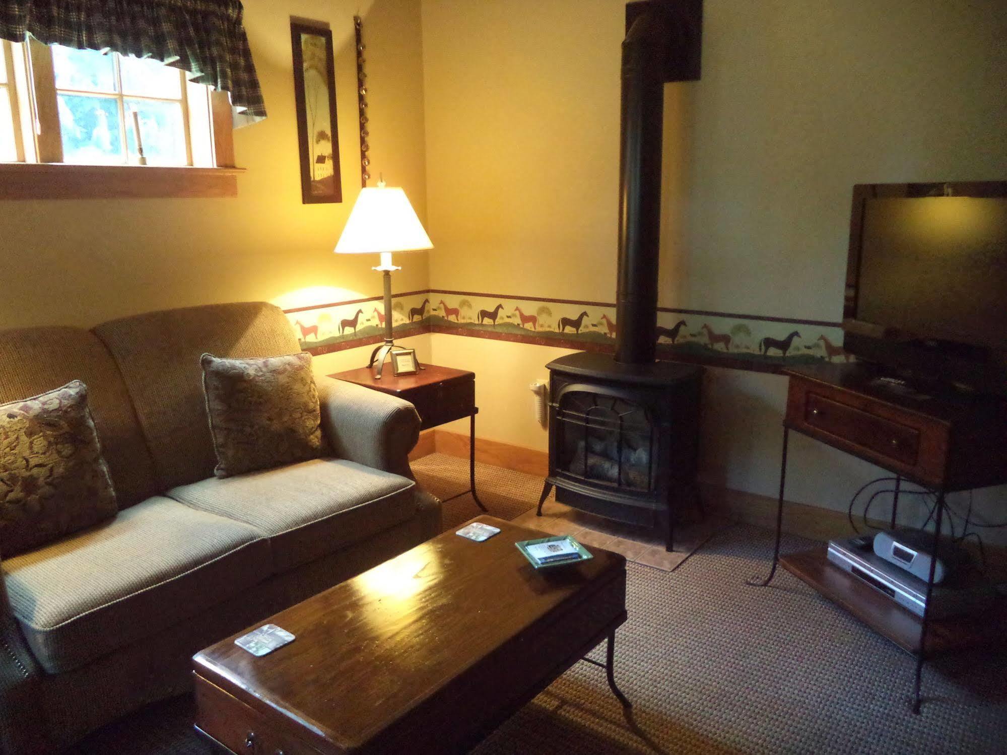 Inn The & At Village Intercourse